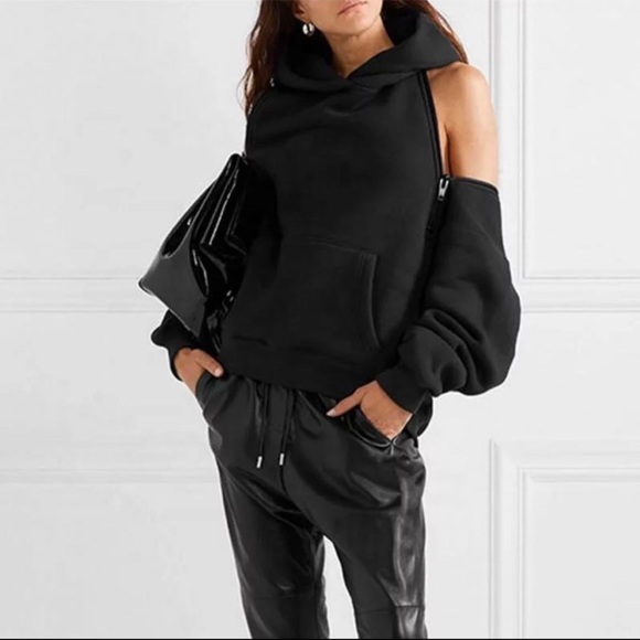 Sweaters - 🌟LAST ONE 🌟BLACK Off the shoulder zipper sweater